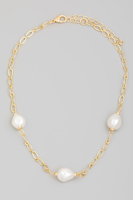 Pearl Charm Chain Necklace in Gold