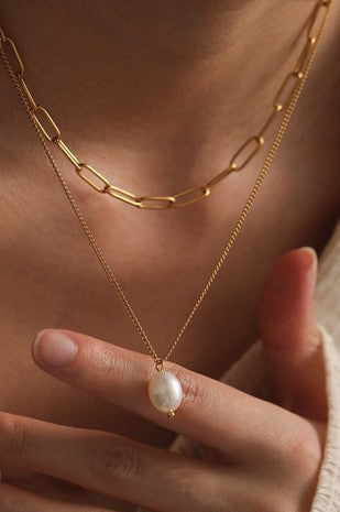 Dainty Pearl Drop Necklace in Gold