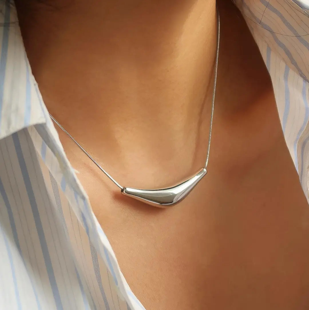 Curve Silver Necklace