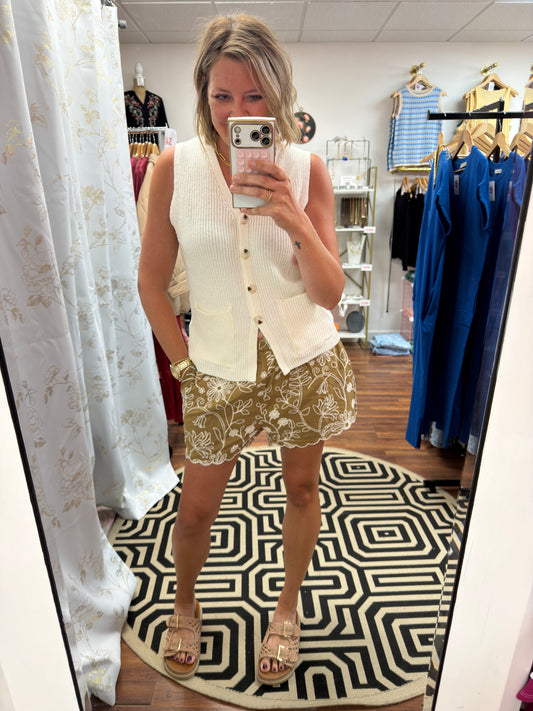 Embroidered Scallop Shorts
