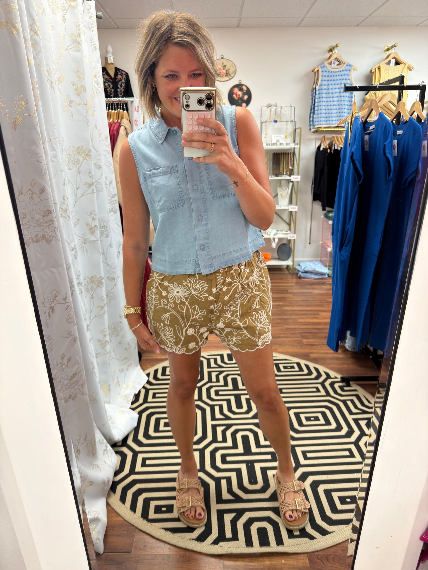 Embroidered Scallop Shorts