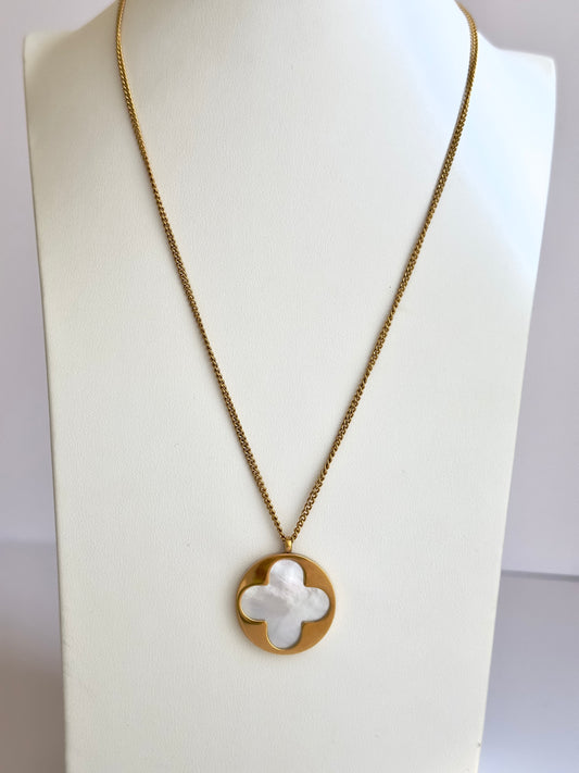 Mother Pearl Pendant Necklace