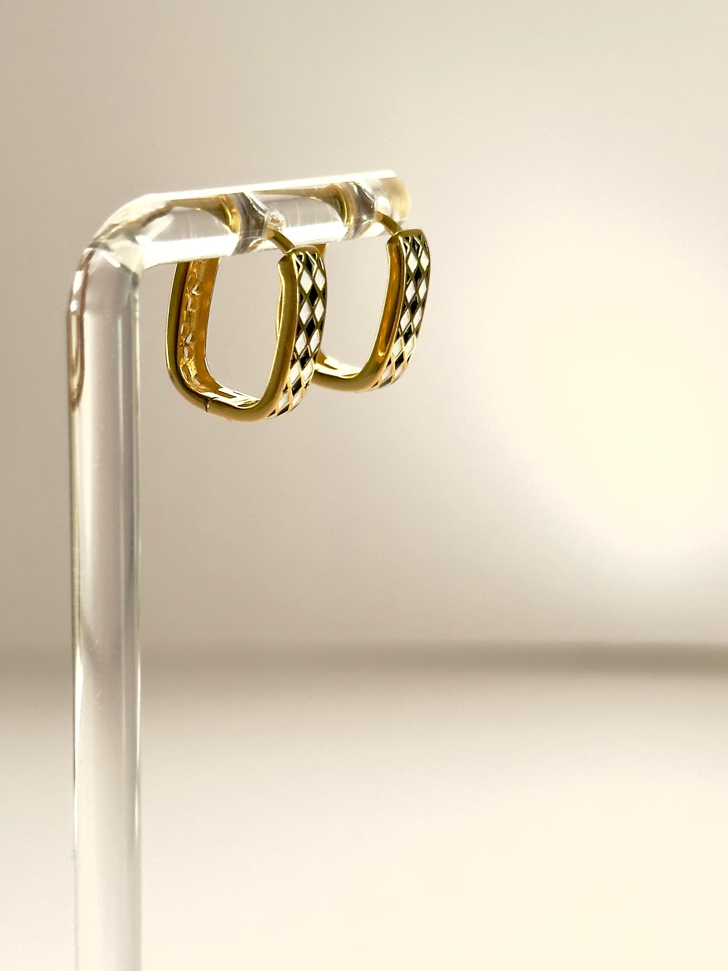 Black White Reversible Huggies