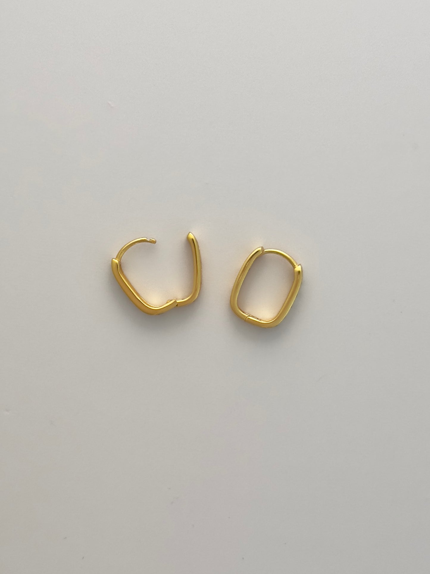 Black White Reversible Huggies